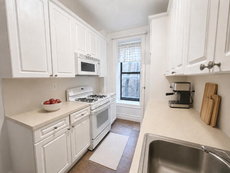 515 W 122nd Street 4 Property Photo 2