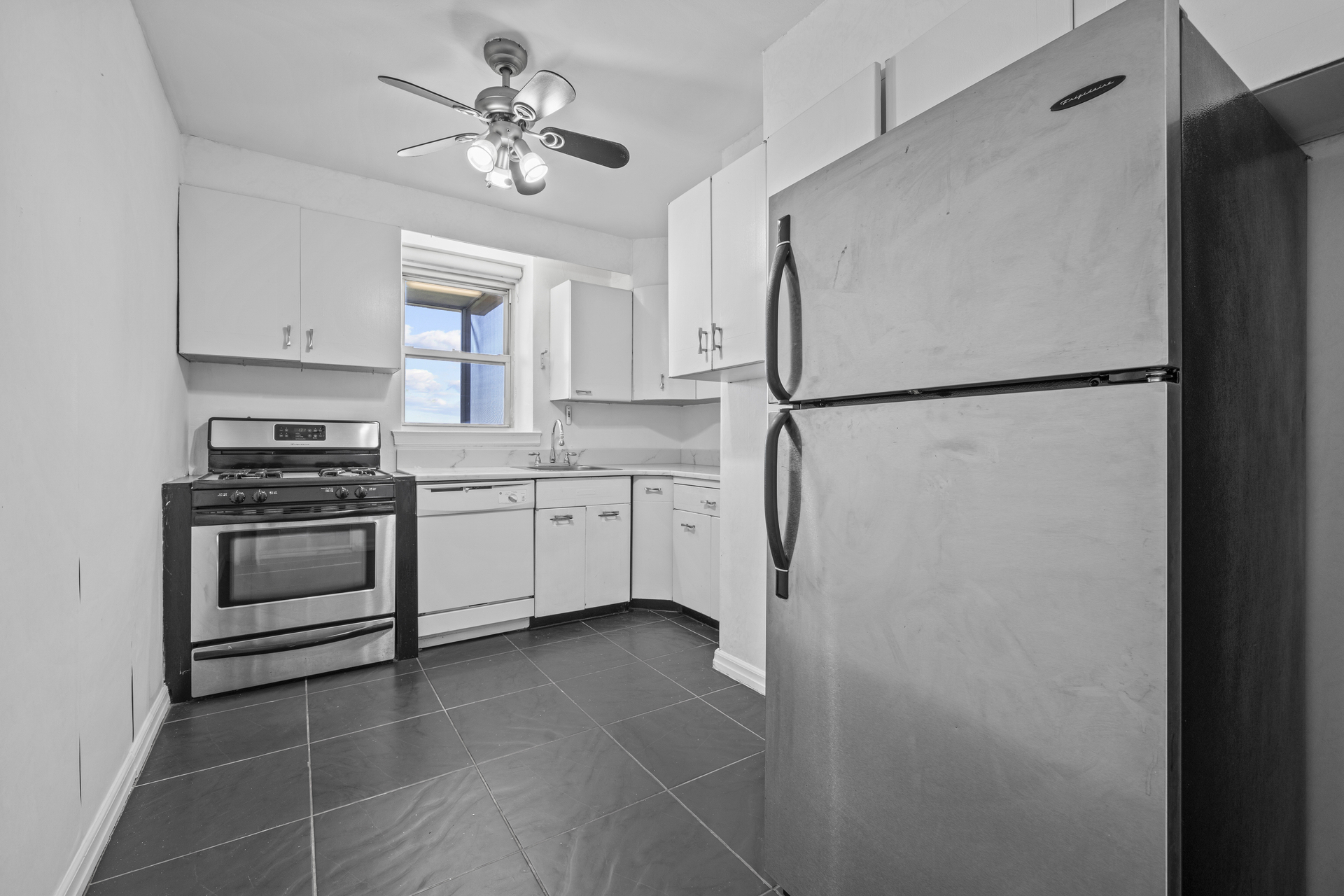 3135 Johnson Avenue 11j Property Photo 6