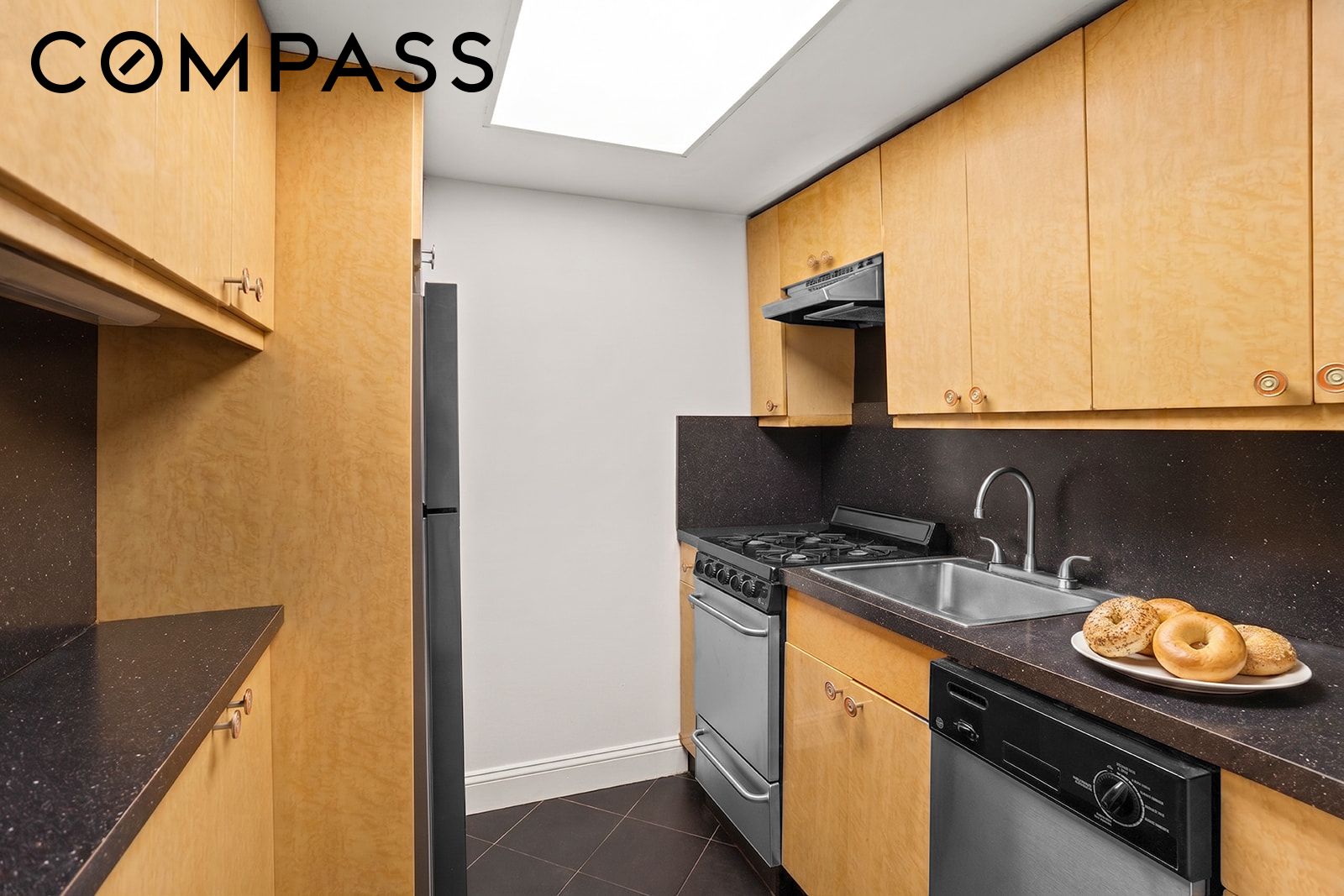 180 Thompson Street Le Property Photo 4