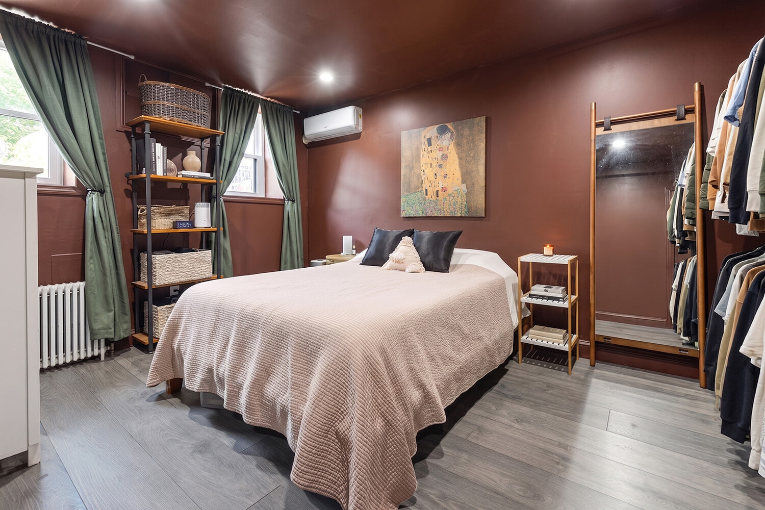 354 Montauk Avenue Property Photo 4