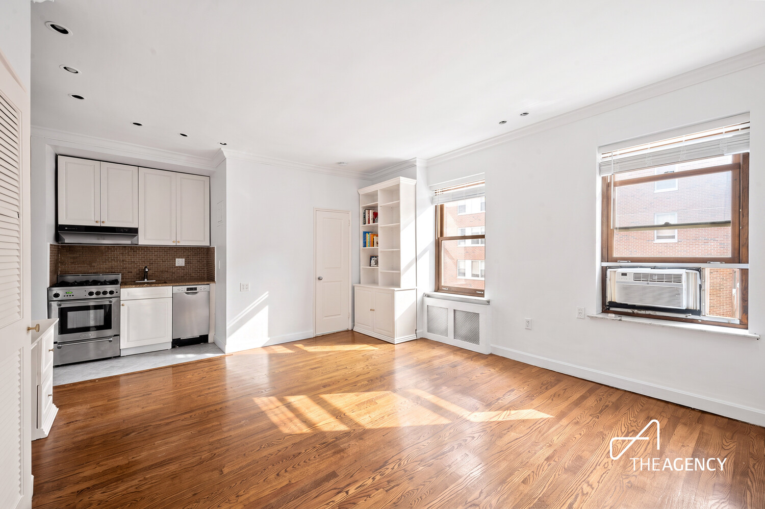 151 E 20TH Street 4A Property Photo 1