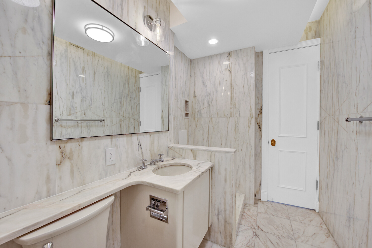 530 E 76th Street 34/35 Property Photo 66