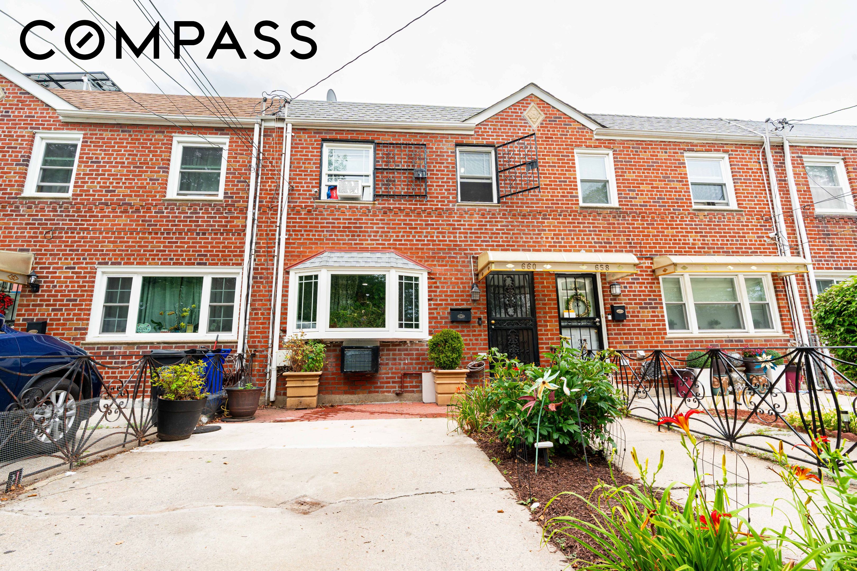 660 Pine Street Property Photo 1