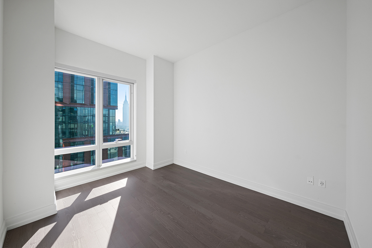 555 10th Avenue 52g Property Photo 4