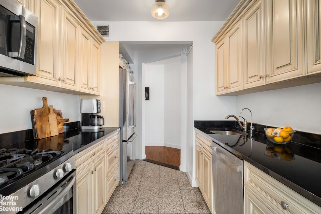201 W 72nd Street 12a Property Photo 7