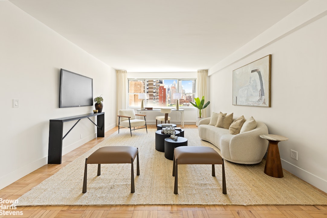 35 SUTTON Place 14D Property Photo 1