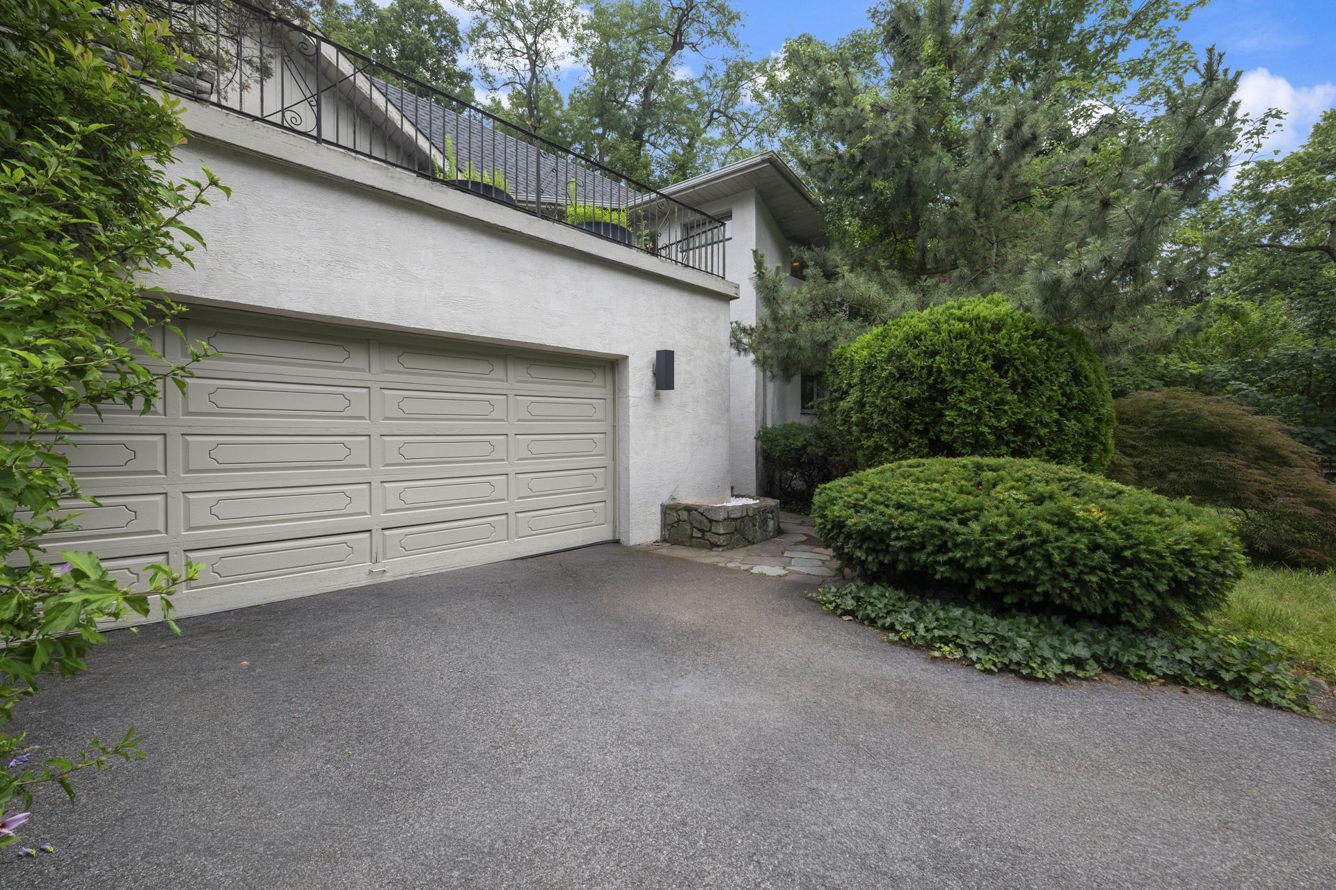 5250 Arlington Avenue Property Photo 3