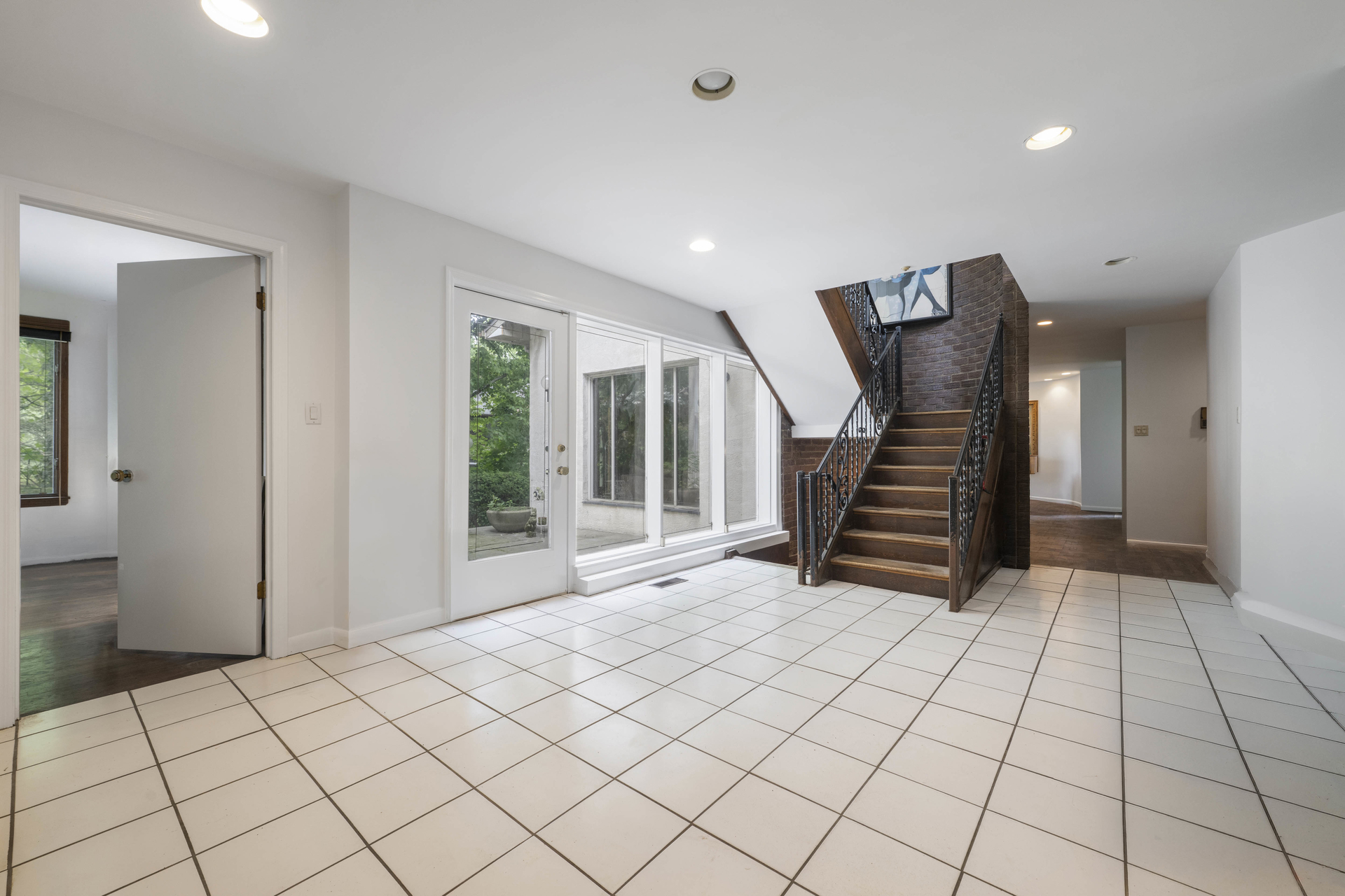 5250 Arlington Avenue Property Photo 6
