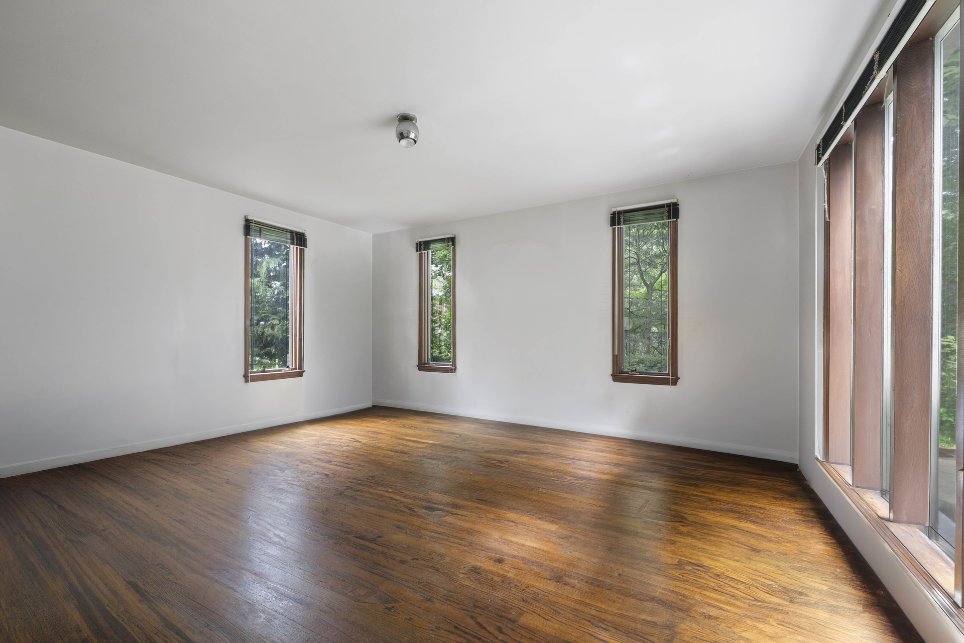 5250 Arlington Avenue Property Photo 7