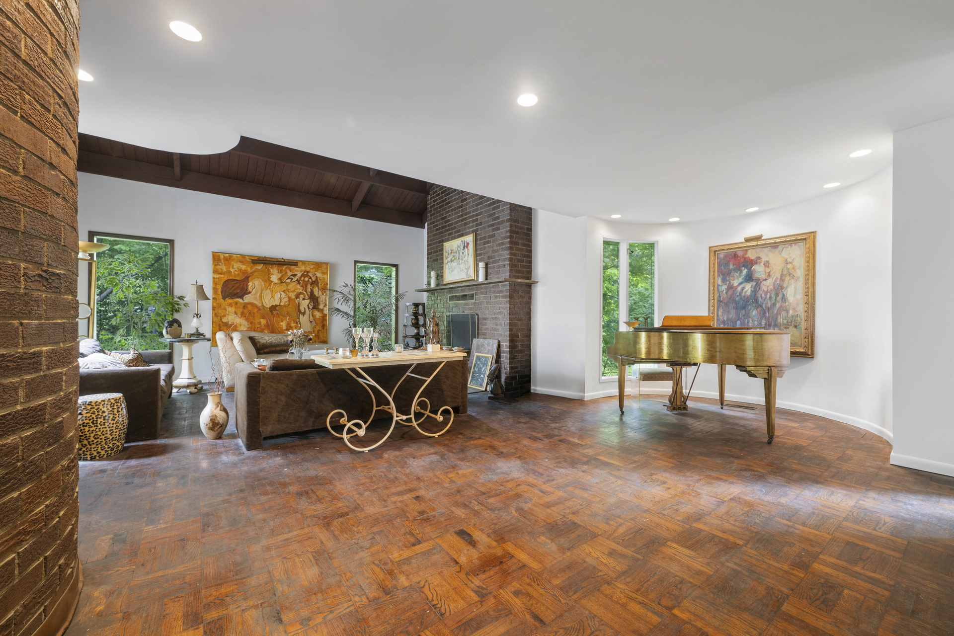 5250 Arlington Avenue Property Photo 8
