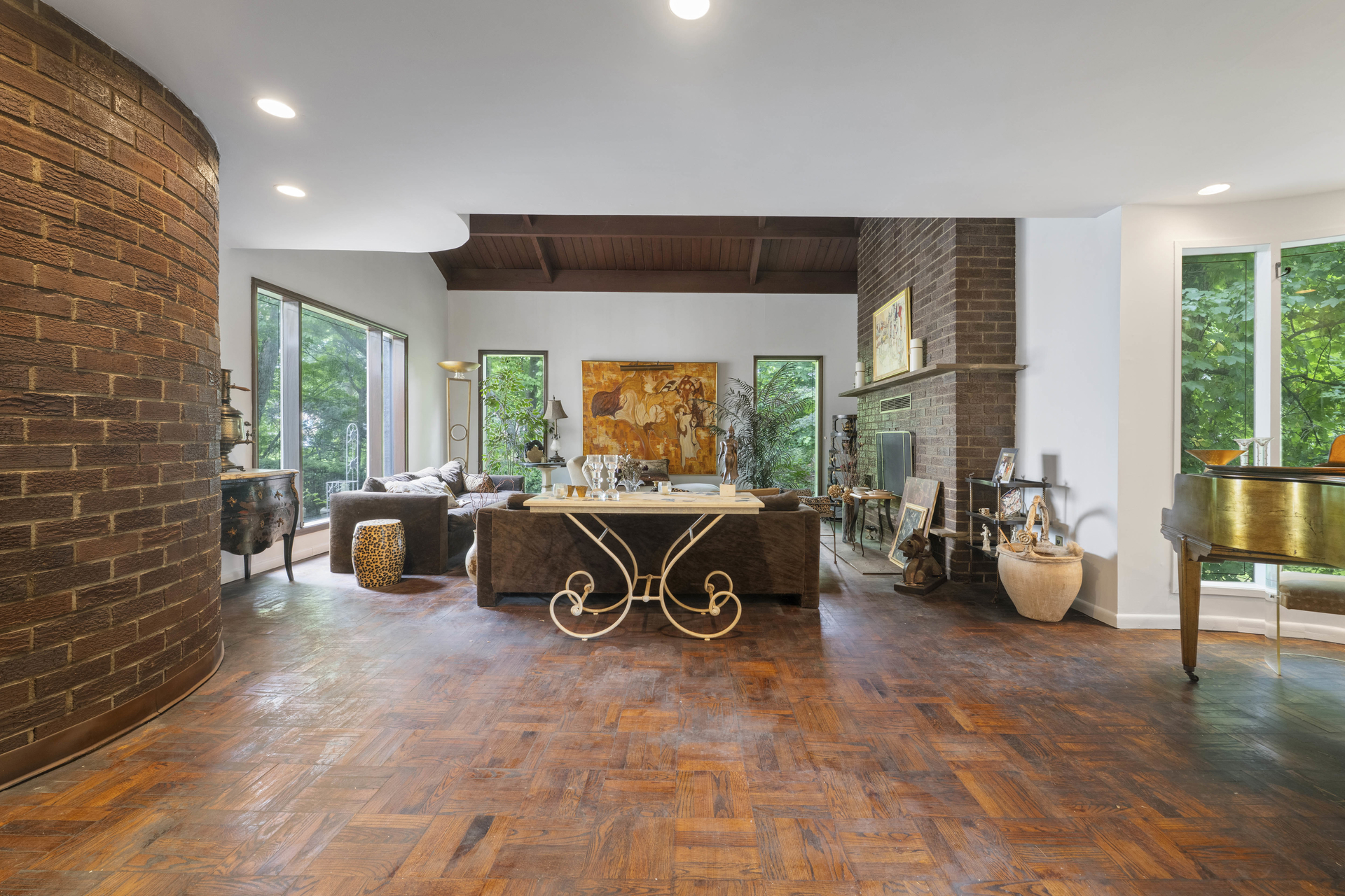 5250 Arlington Avenue Property Photo 10