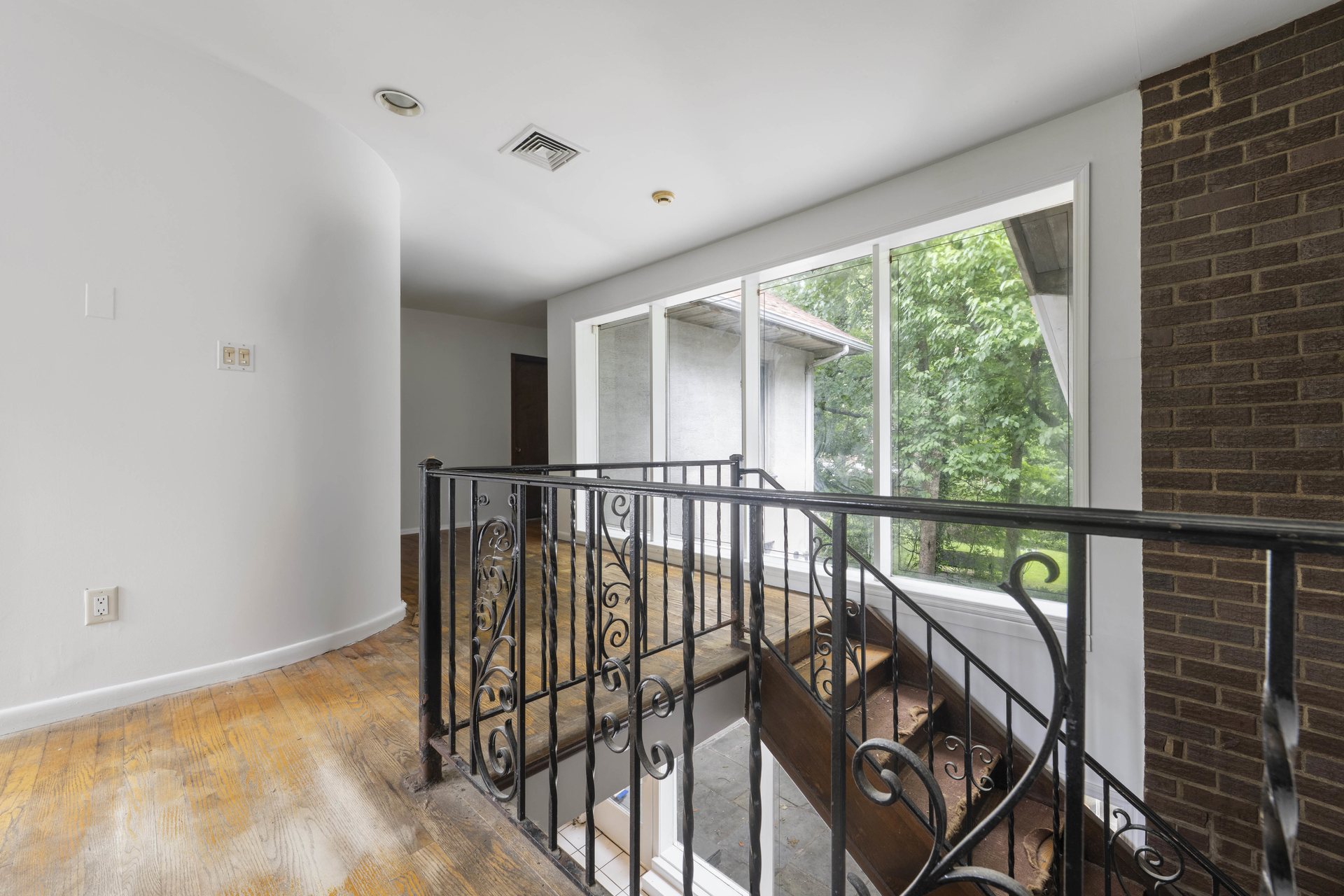 5250 Arlington Avenue Property Photo 16
