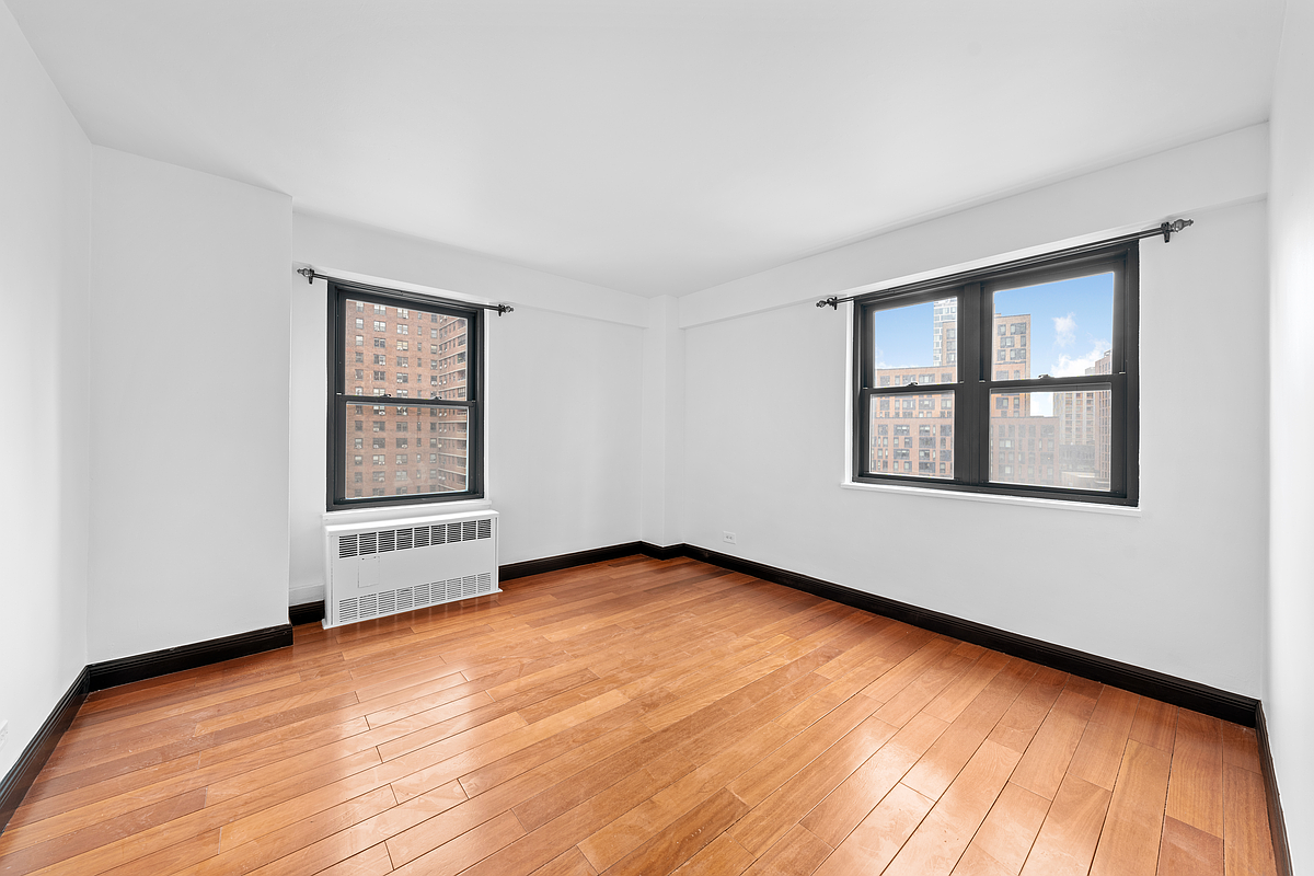 212 E Broadway G701 Property Photo 7