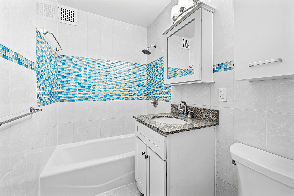 212 E Broadway G701 Property Photo 8
