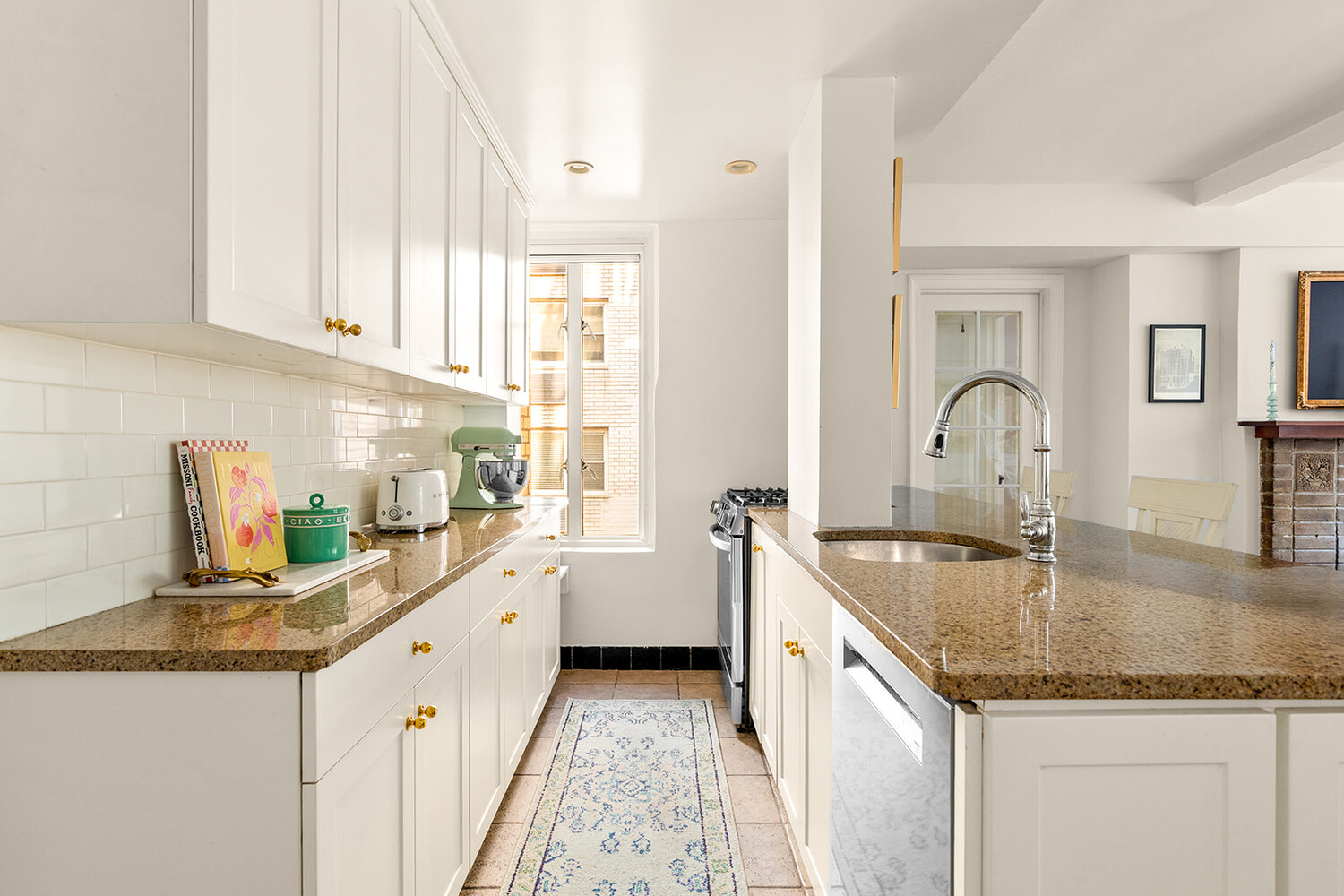 61 W 9th Street 8e Property Photo 4