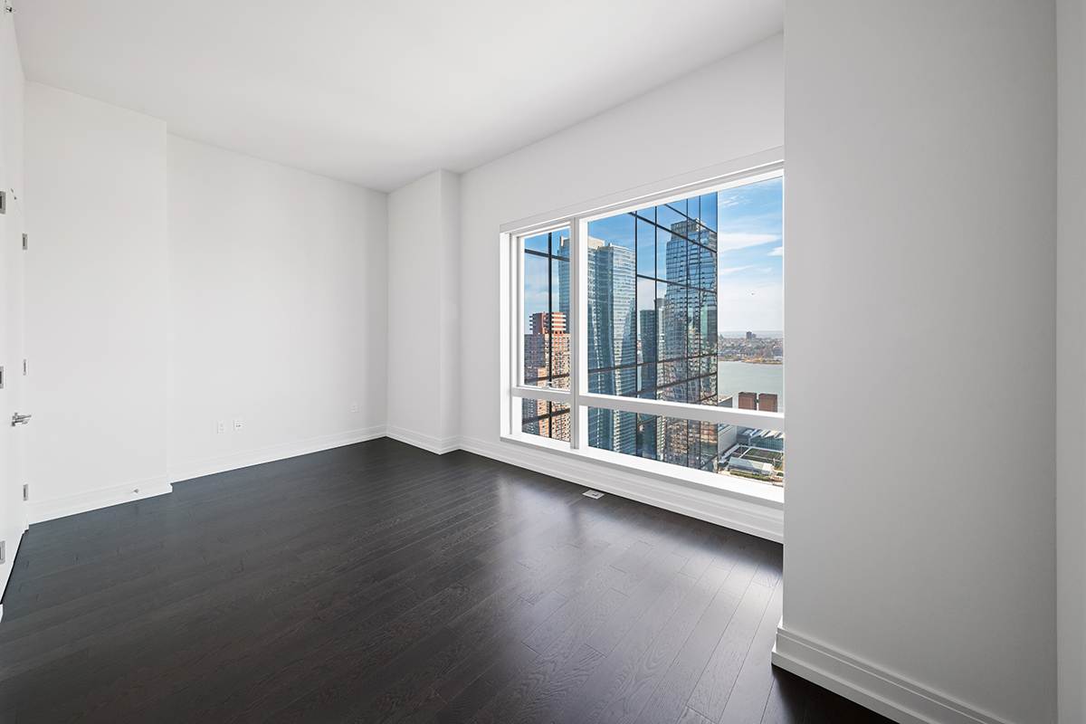 555 10th Avenue 54H Property Photo 1