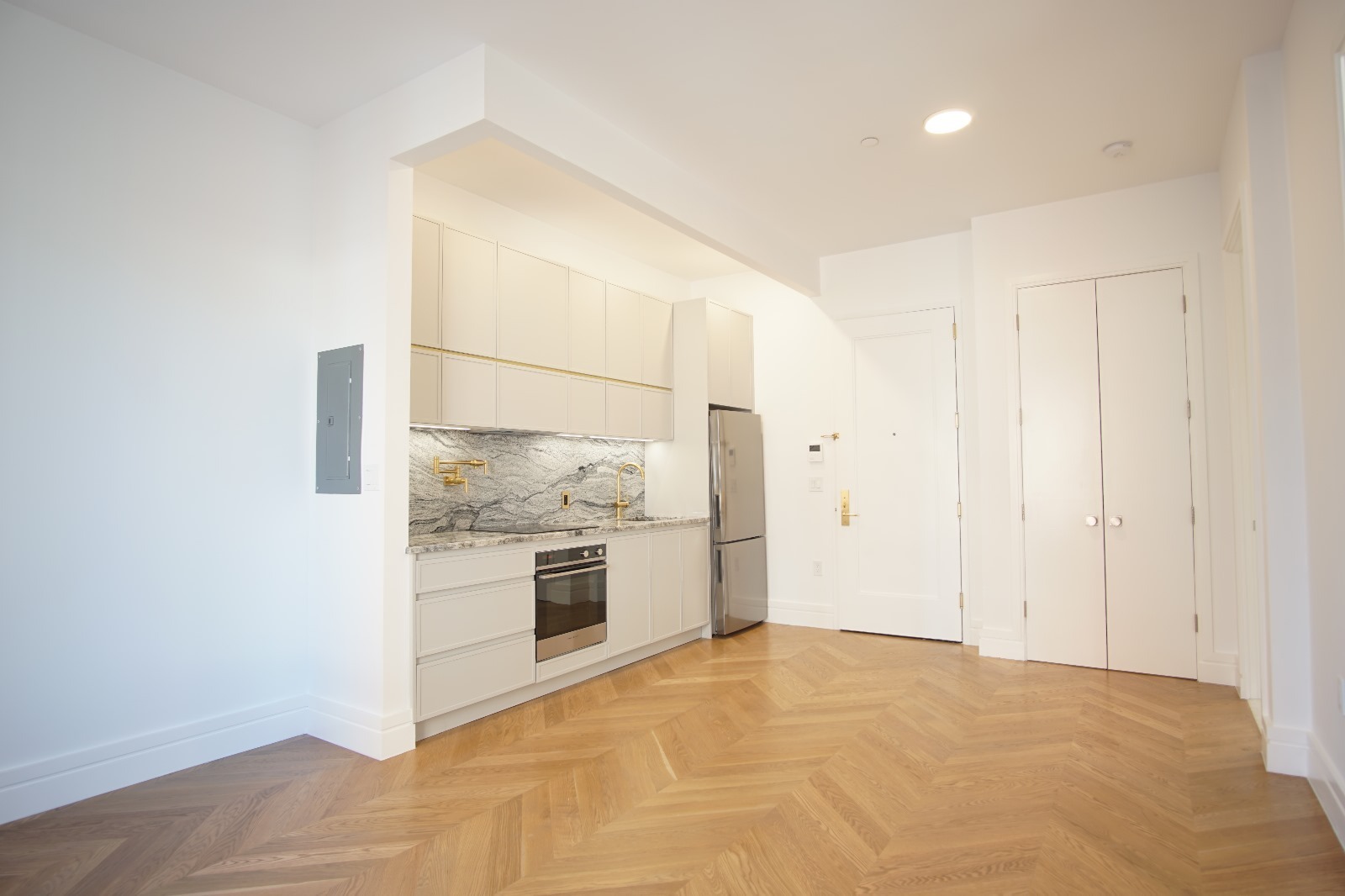 370 Lenox Avenue Ph7 Property Photo 2