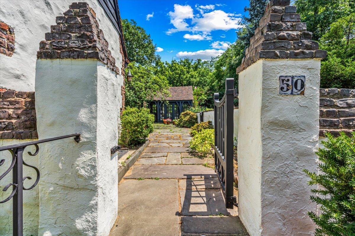 50 Overhill Road Property Photo 2