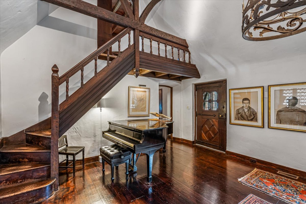 50 Overhill Road Property Photo 8