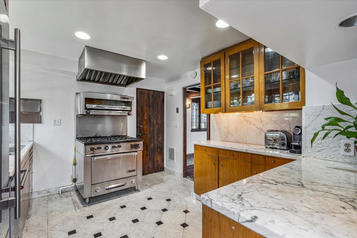 50 Overhill Road Property Photo 14
