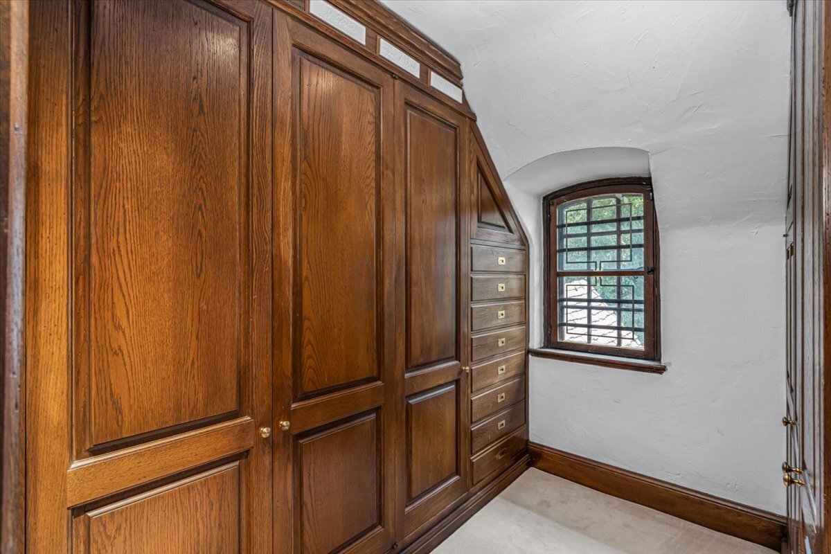 50 Overhill Road Property Photo 32