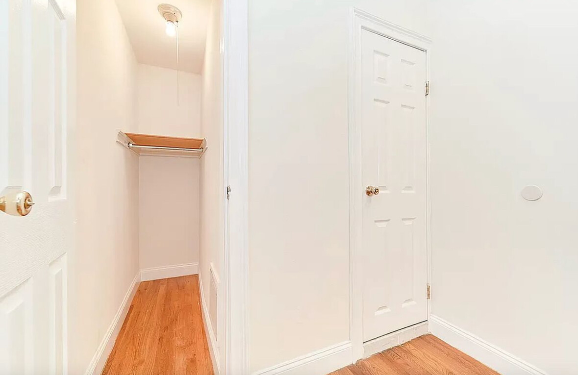 230 E 25th Street 4d Property Photo 2