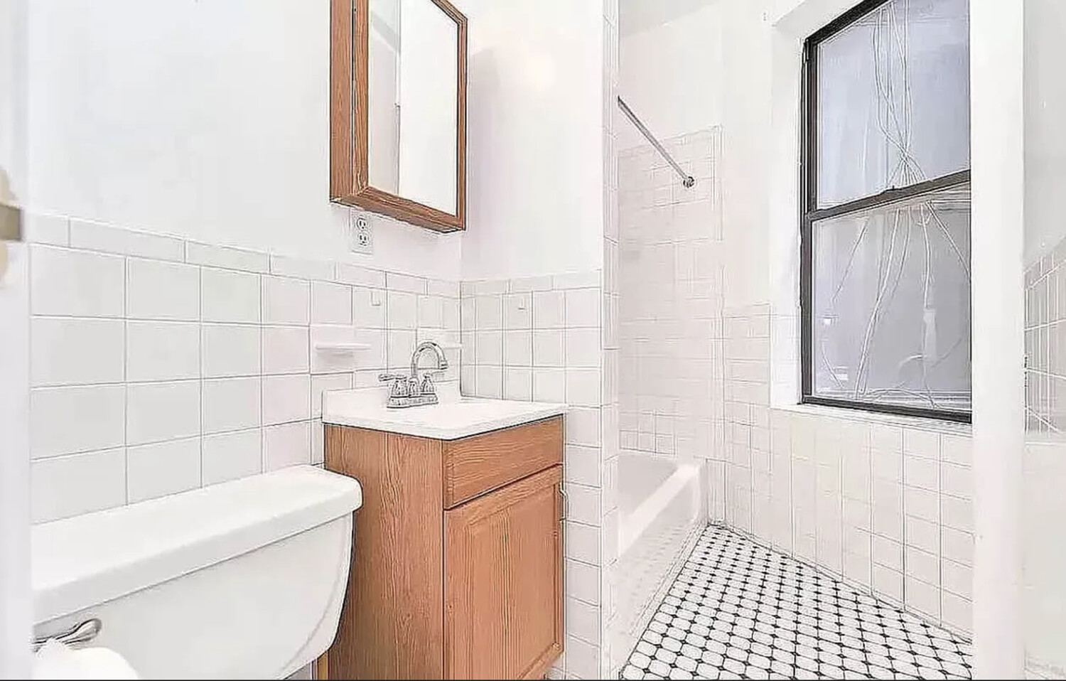 230 E 25th Street 4d Property Photo 4