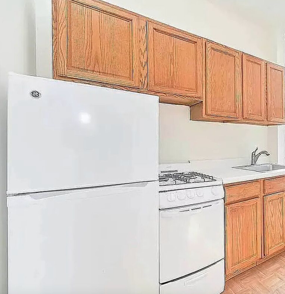 230 E 25th Street 4d Property Photo 5