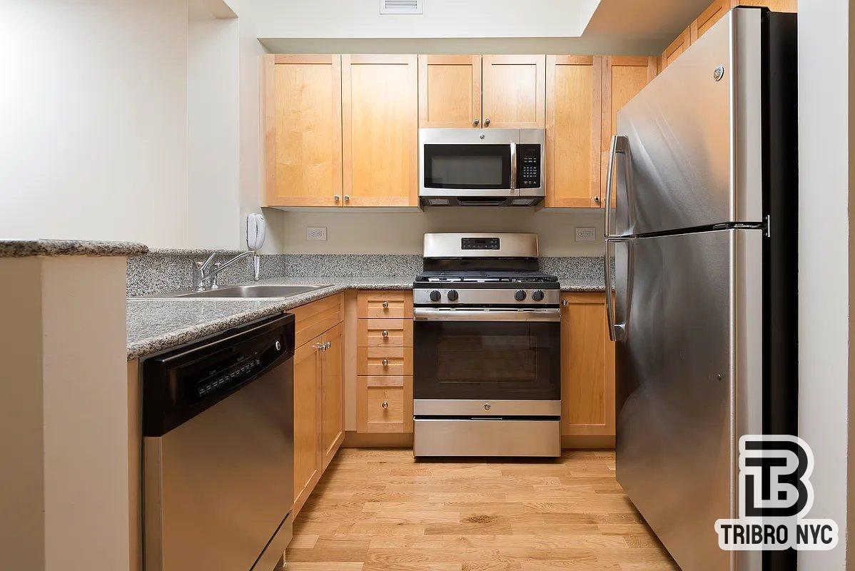 1500 Lexington Avenue 6 Property Photo 5