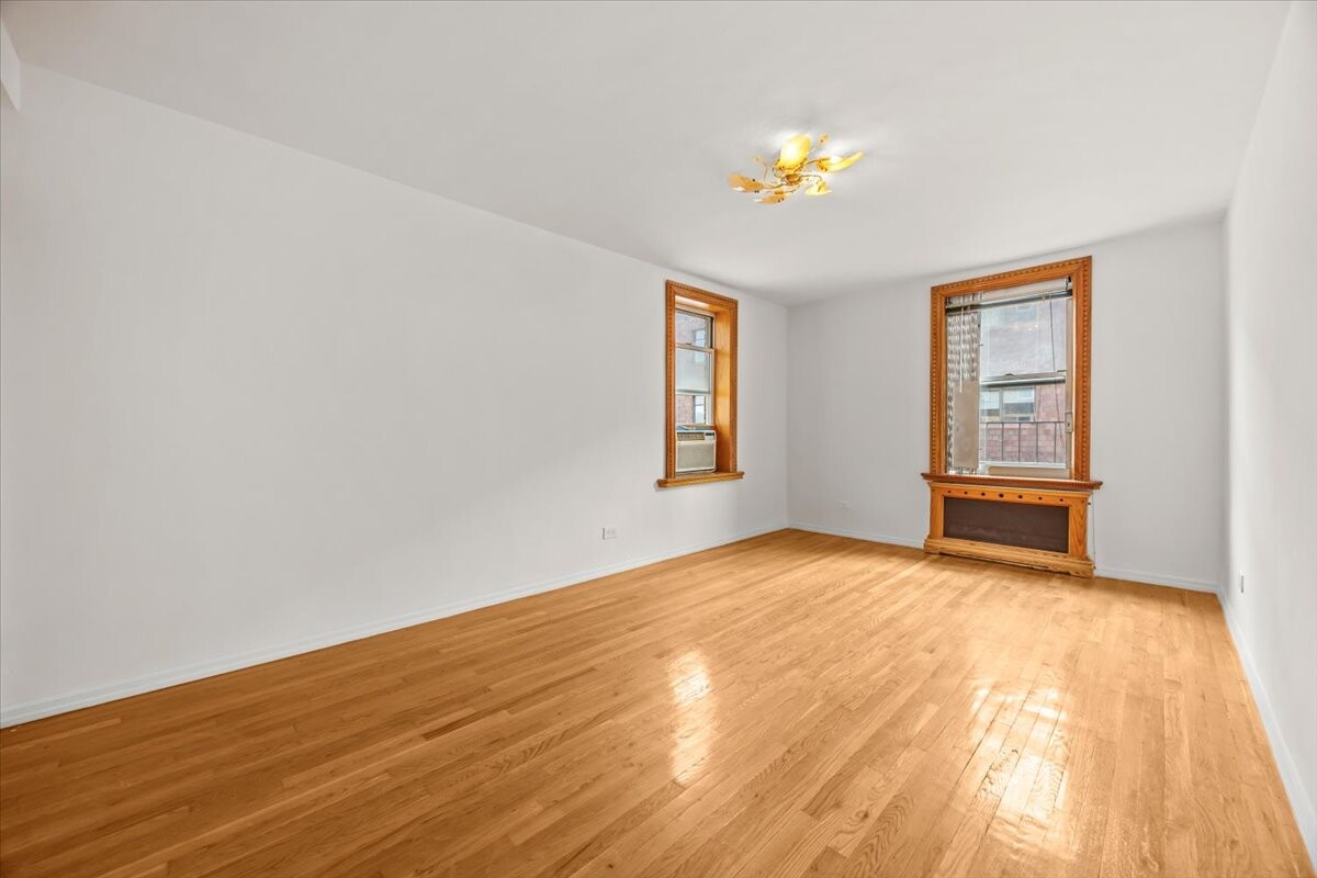 759 E 10th Street 4a Property Photo 8