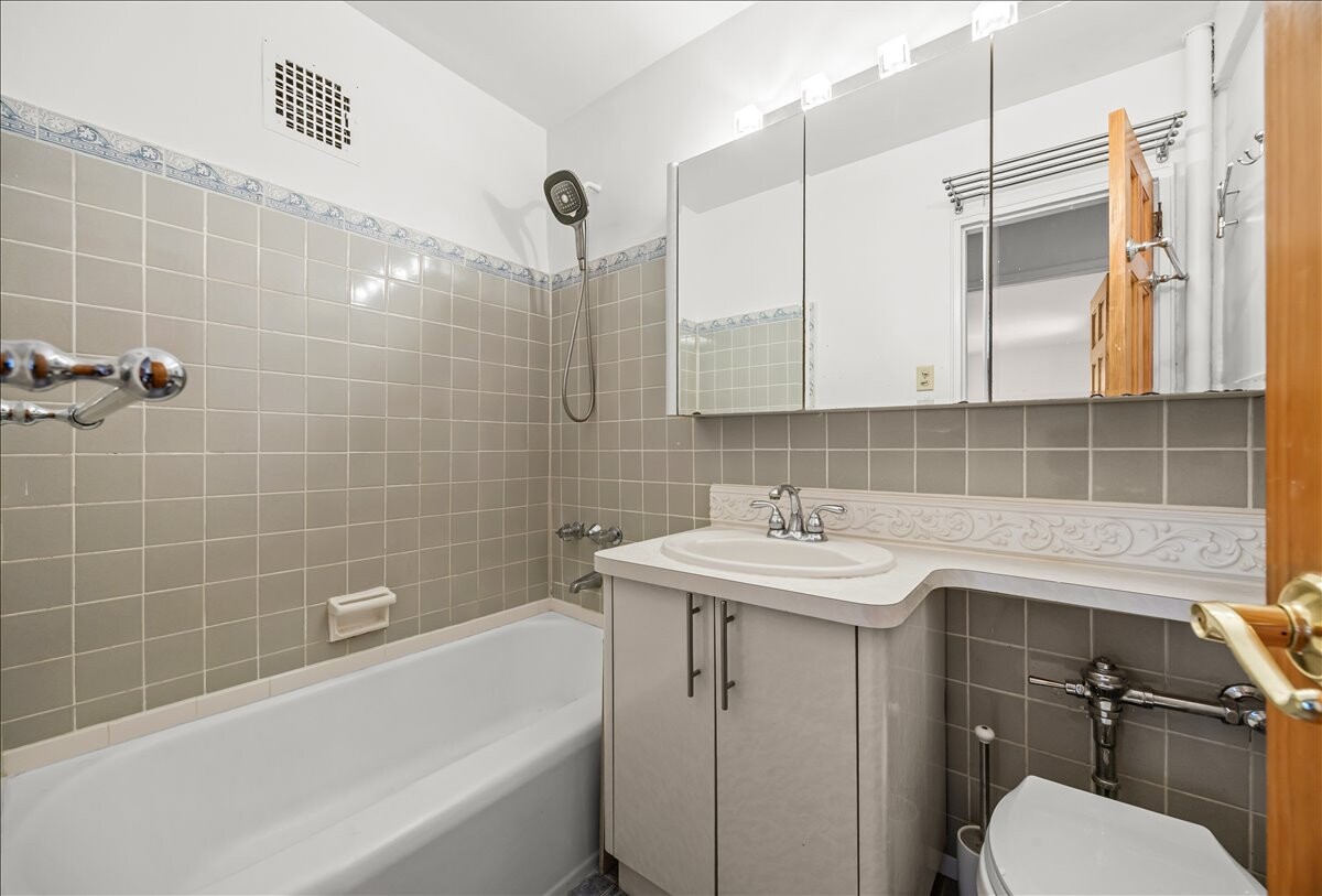 759 E 10th Street 4a Property Photo 10