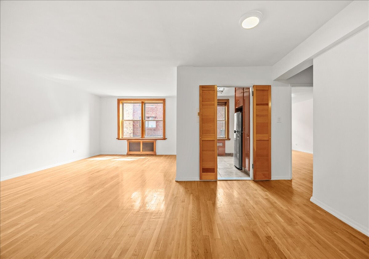 759 E 10th Street 4a Property Photo 14