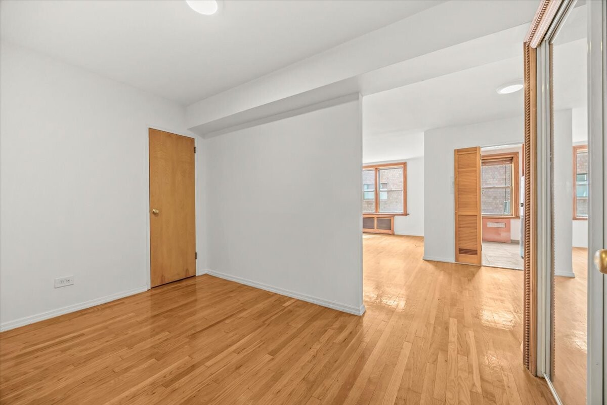 759 E 10th Street 4a Property Photo 15