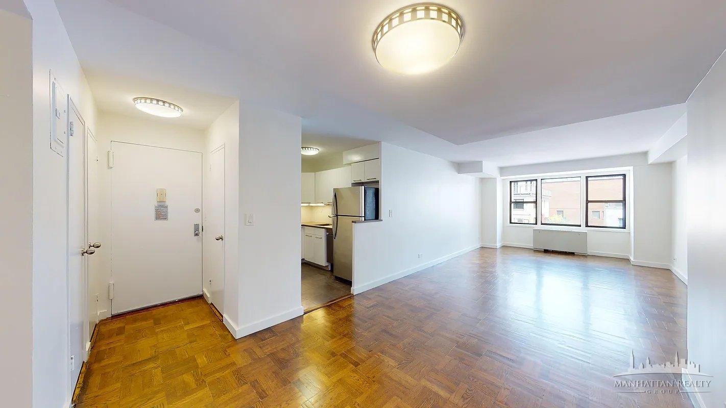 220 E 63rd Street 2K Property Photo 1