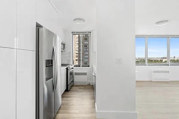 1735 York Avenue 33b Property Photo 5