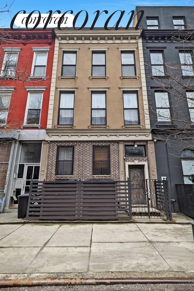 700 Dekalb Avenue Property Photo 1