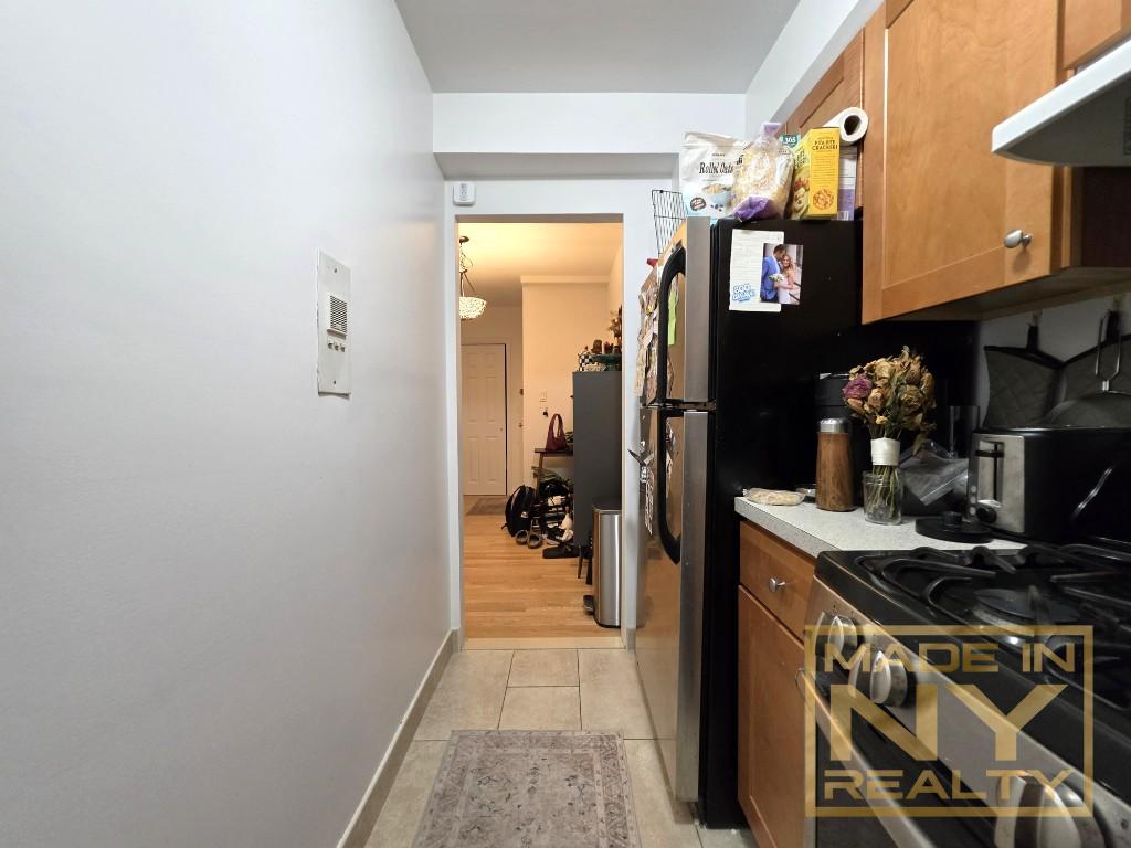 327 W 30th Street 3e Property Photo 2