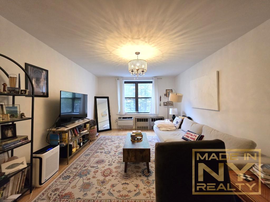 327 W 30th Street 3e Property Photo 3