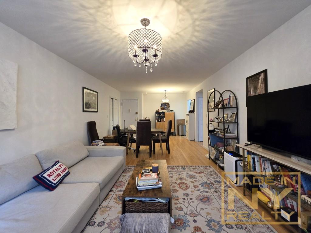 327 W 30th Street 3e Property Photo 4