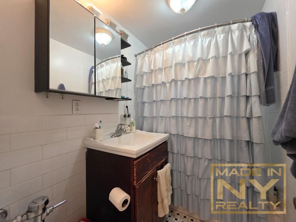 327 W 30th Street 3e Property Photo 5
