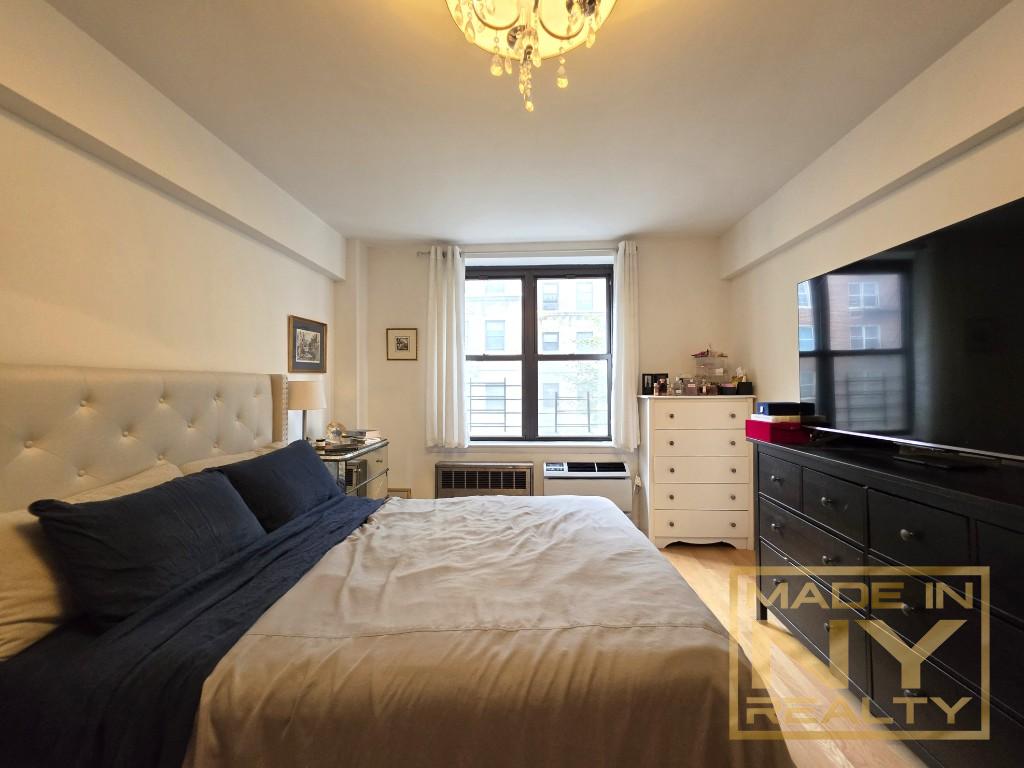327 W 30th Street 3e Property Photo 6