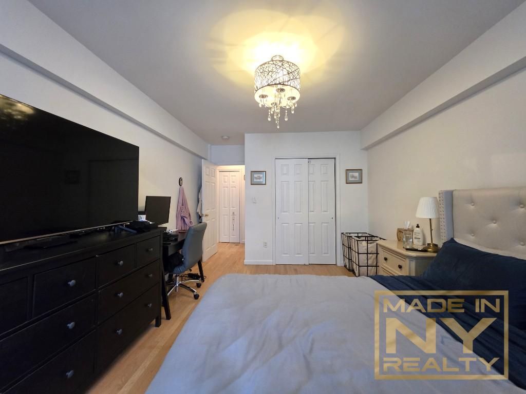 327 W 30th Street 3e Property Photo 7
