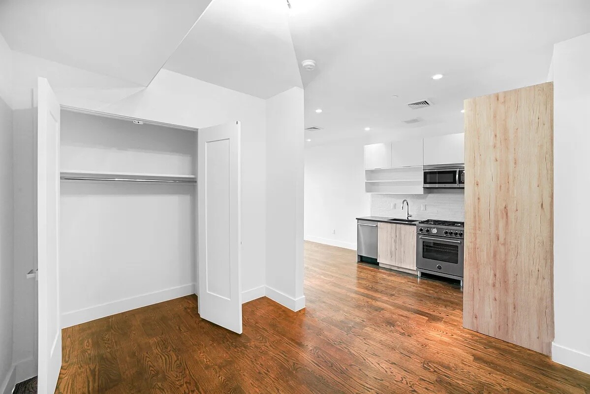 341 Nostrand Avenue 302d Property Photo 3