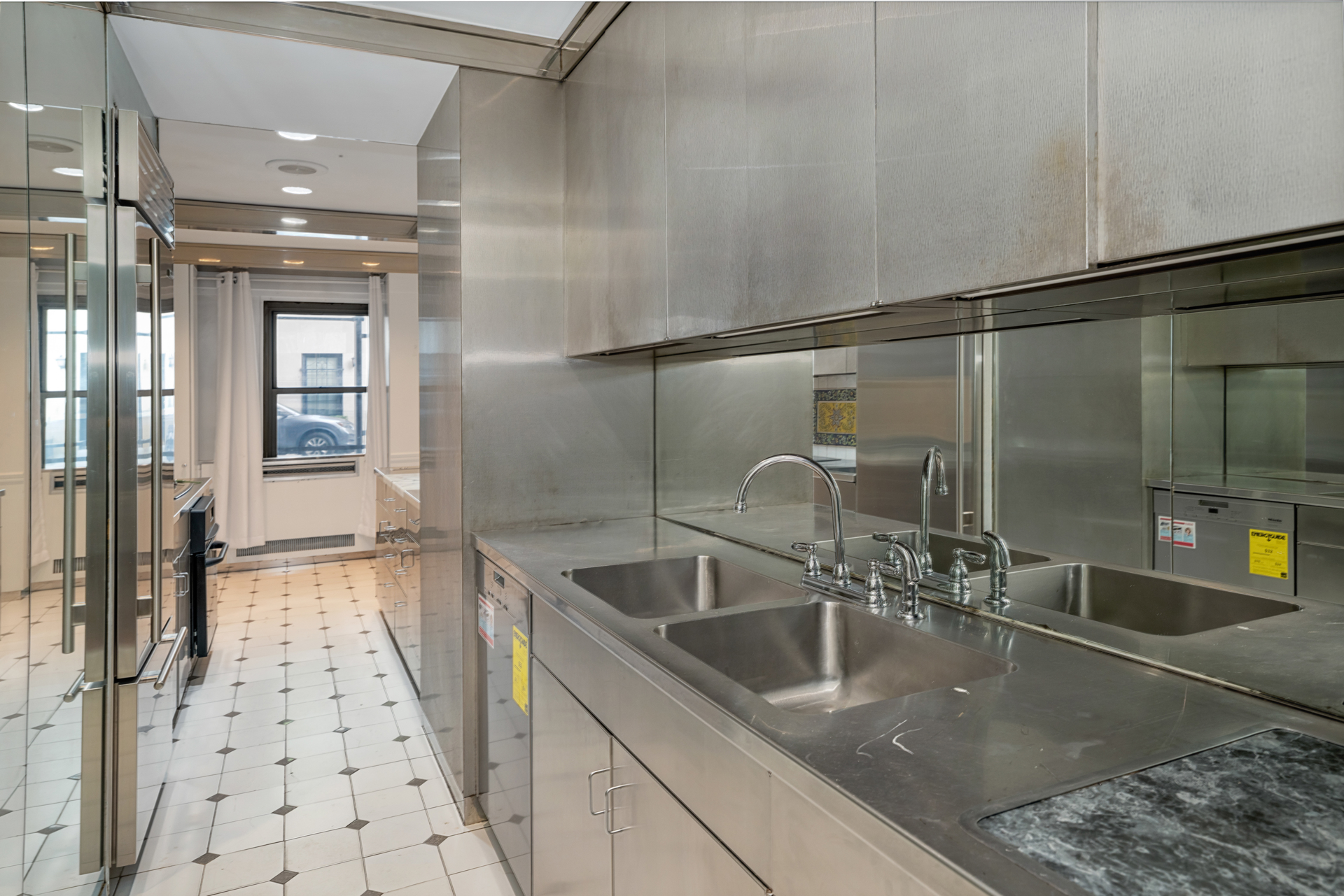 16 Sutton Place 1a/1b Property Photo 5