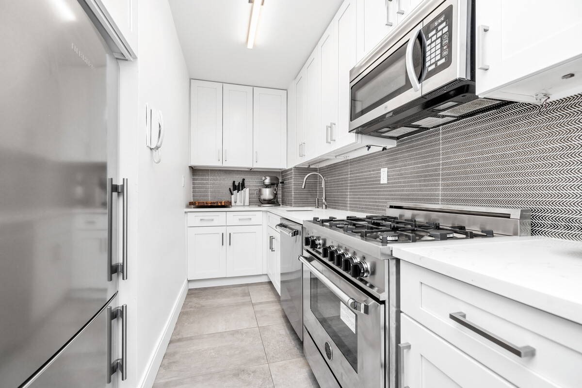77 W 55th Street 2hh Property Photo 3