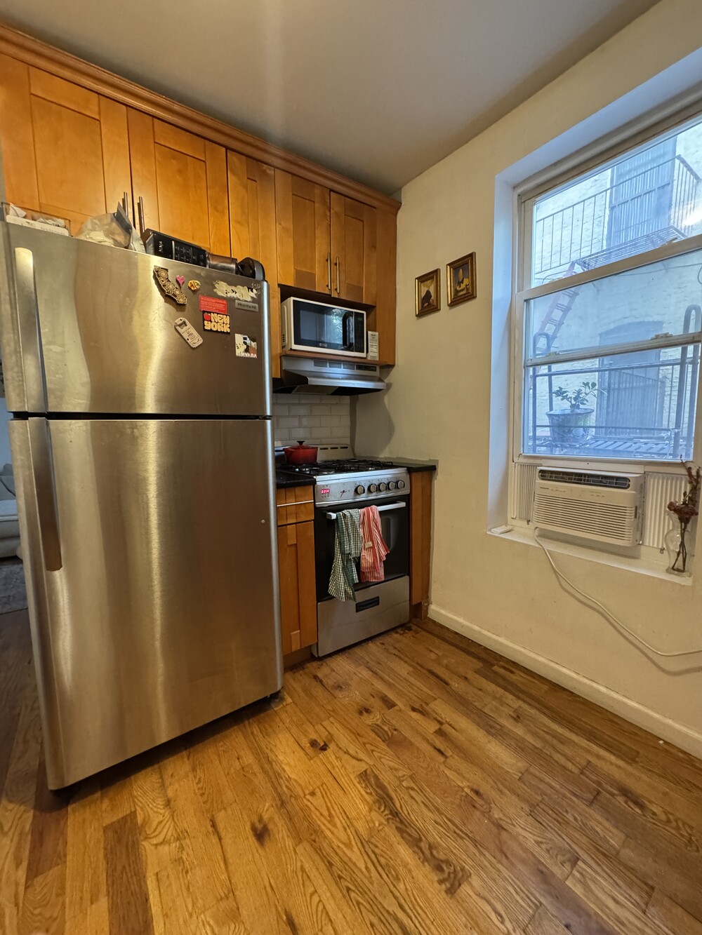 264 E 2nd Street 6 Property Photo 6
