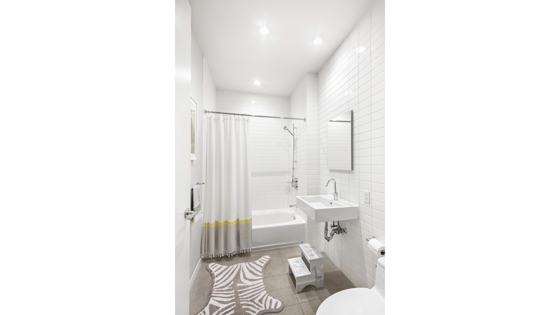 420 W 25th Street 4c Property Photo 6