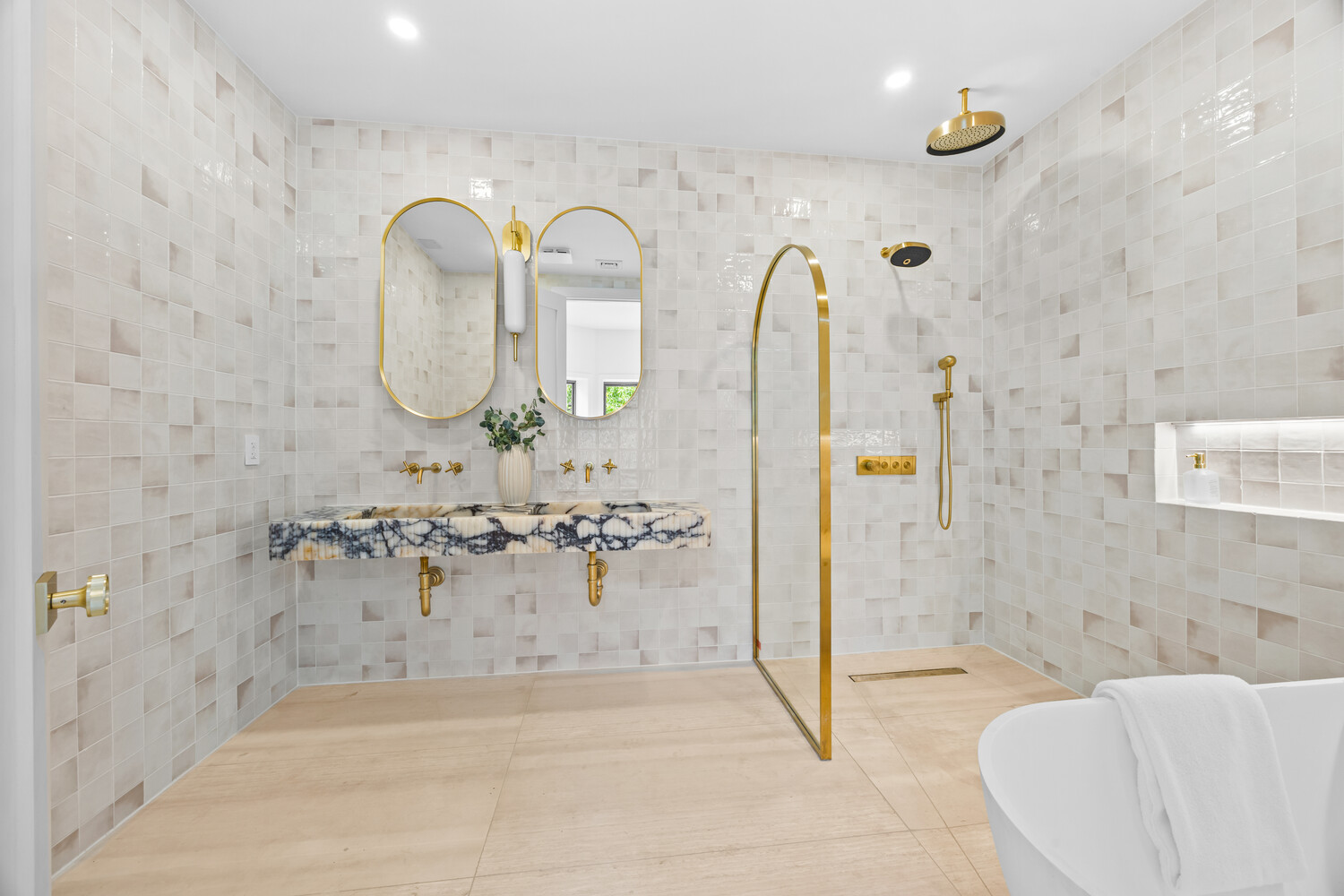 208 Lincoln Road Property Photo 18