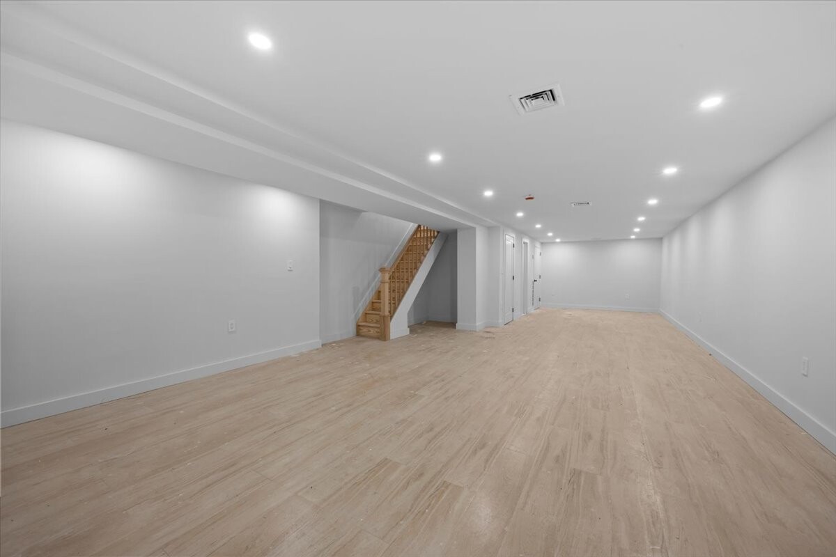 208 Lincoln Road Property Photo 28