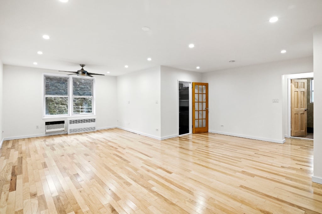 651 Vanderbilt Street 2p Property Photo 2